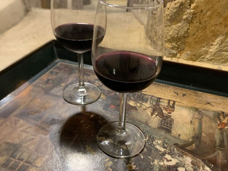 Copas de vino en bodega